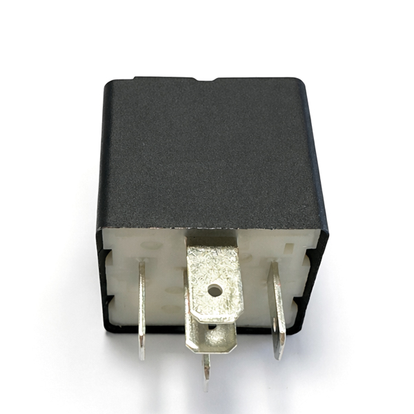 037.00BL - RELAIS 12V. 30AMP.